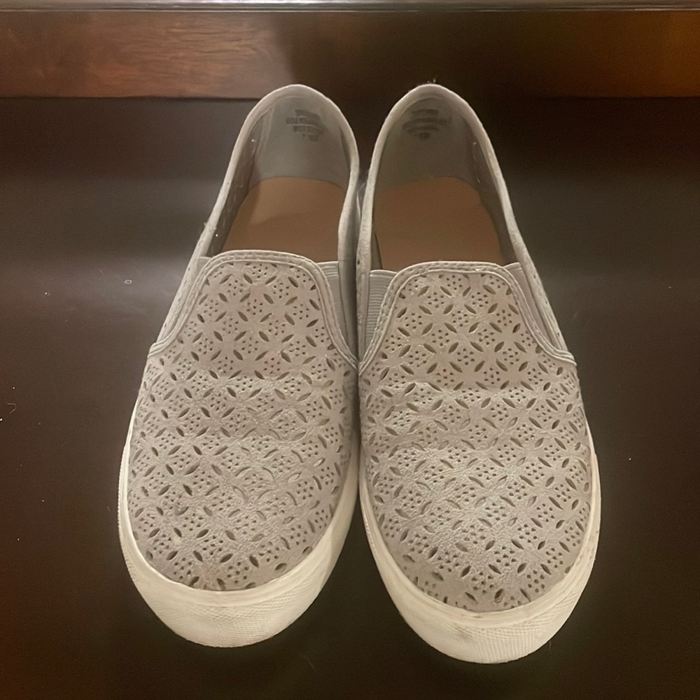 Ann Taylor LOFT Casual Slip On Shoes with Cute Cut Out Detail - Size 7 1/2